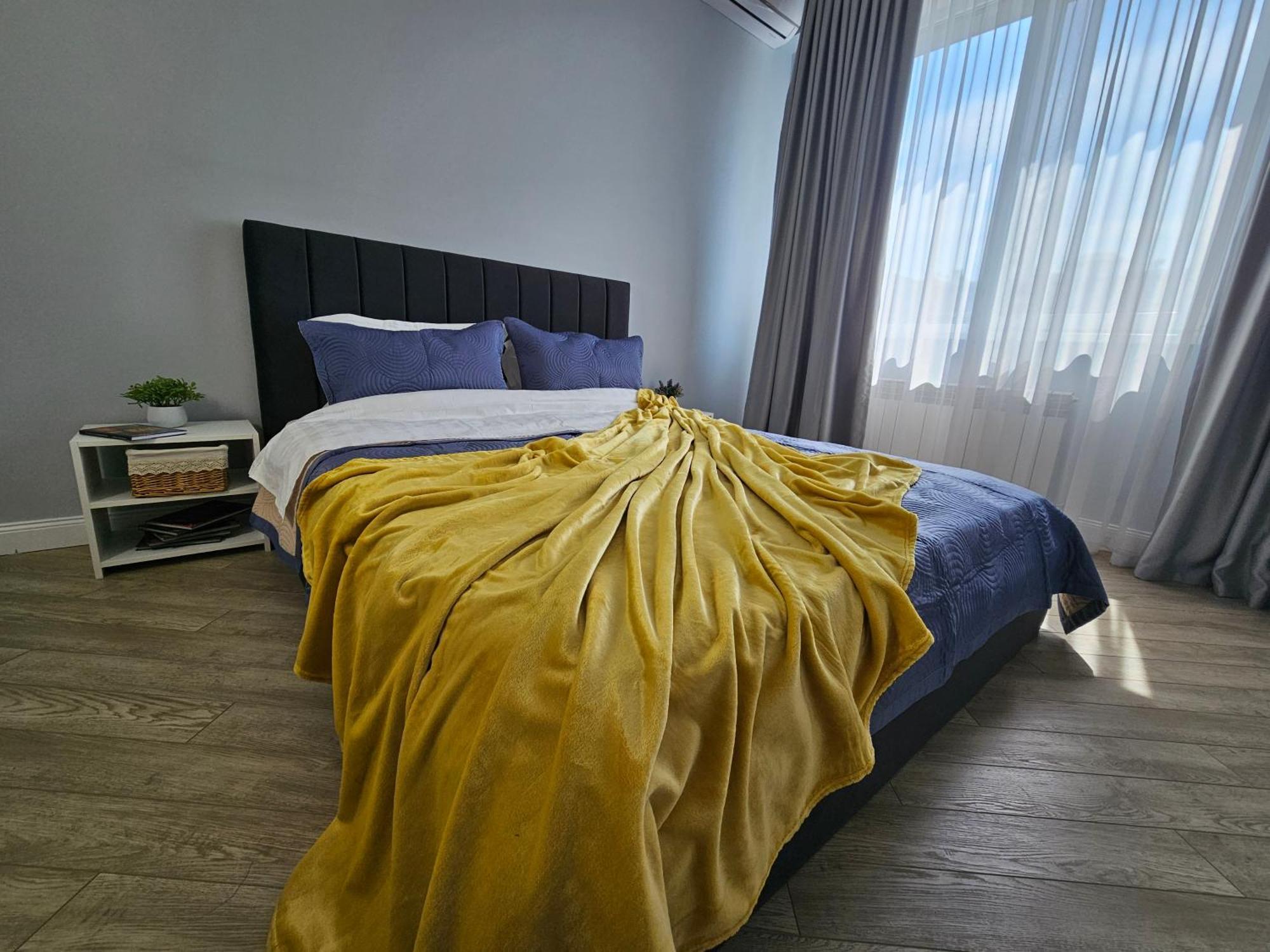 3 Room Gagarin Park Residential Complex Near Mega Shopping Mall Алма Ата Екстериор снимка