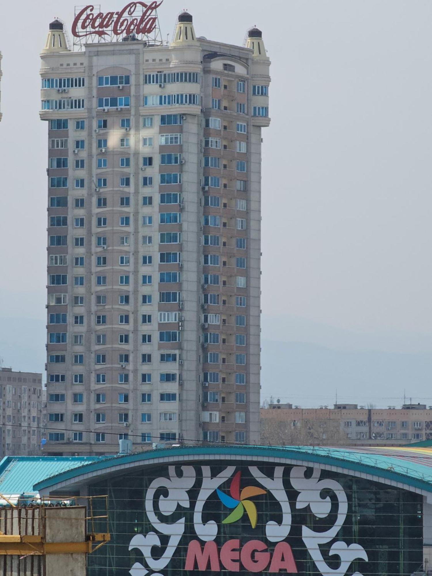3 Room Gagarin Park Residential Complex Near Mega Shopping Mall Алма Ата Екстериор снимка