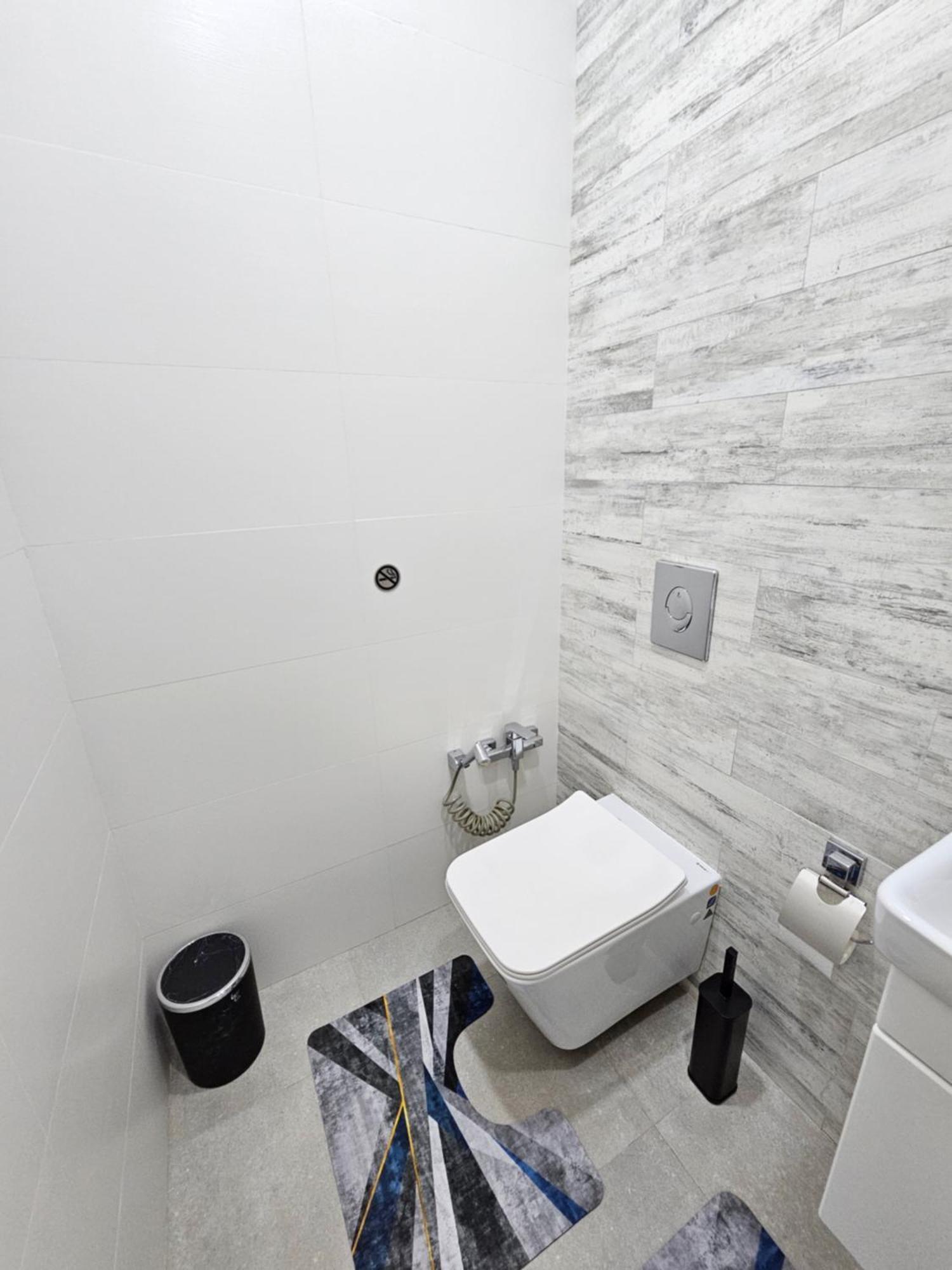 3 Room Gagarin Park Residential Complex Near Mega Shopping Mall Алма Ата Екстериор снимка
