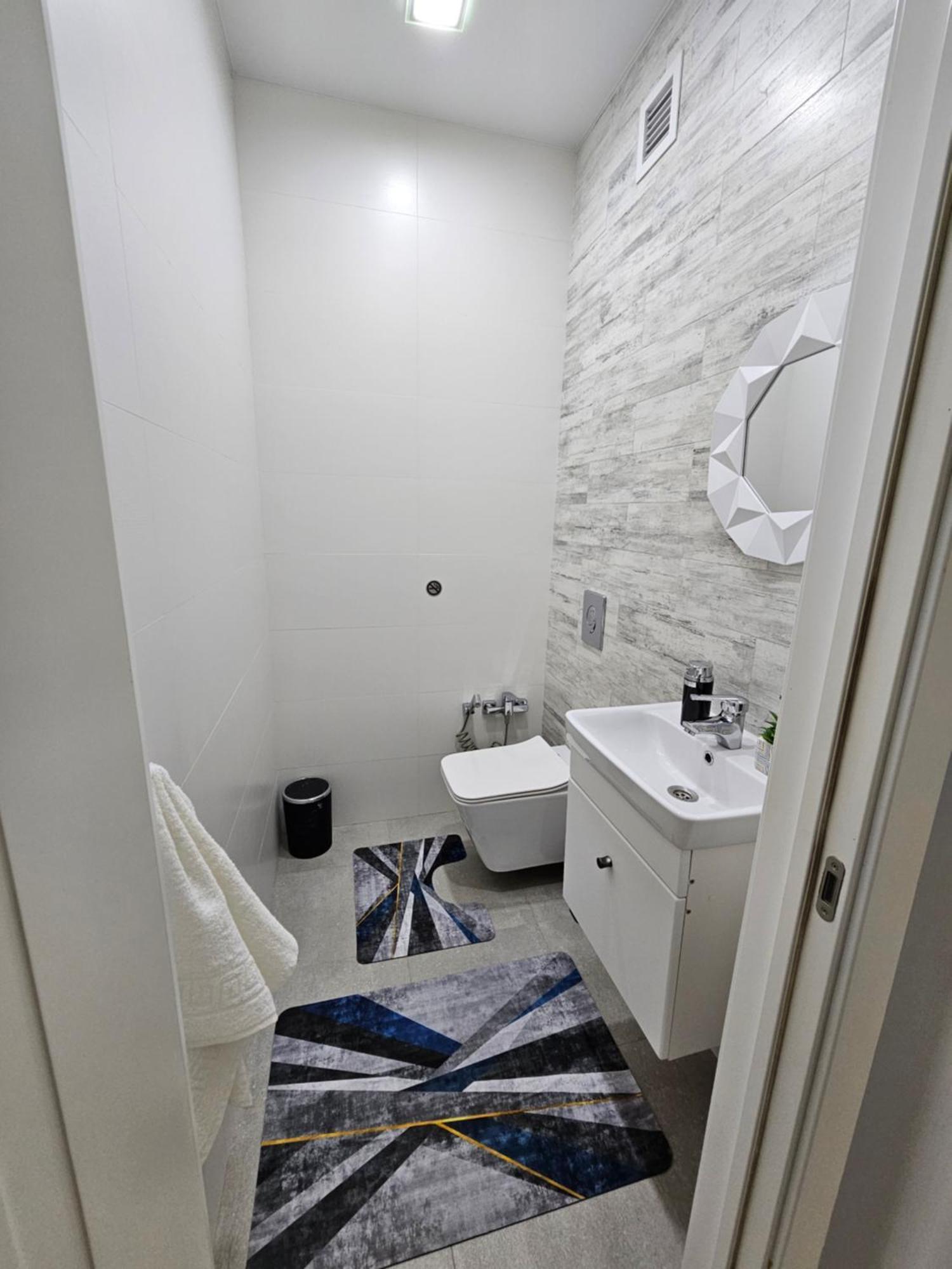 3 Room Gagarin Park Residential Complex Near Mega Shopping Mall Алма Ата Екстериор снимка