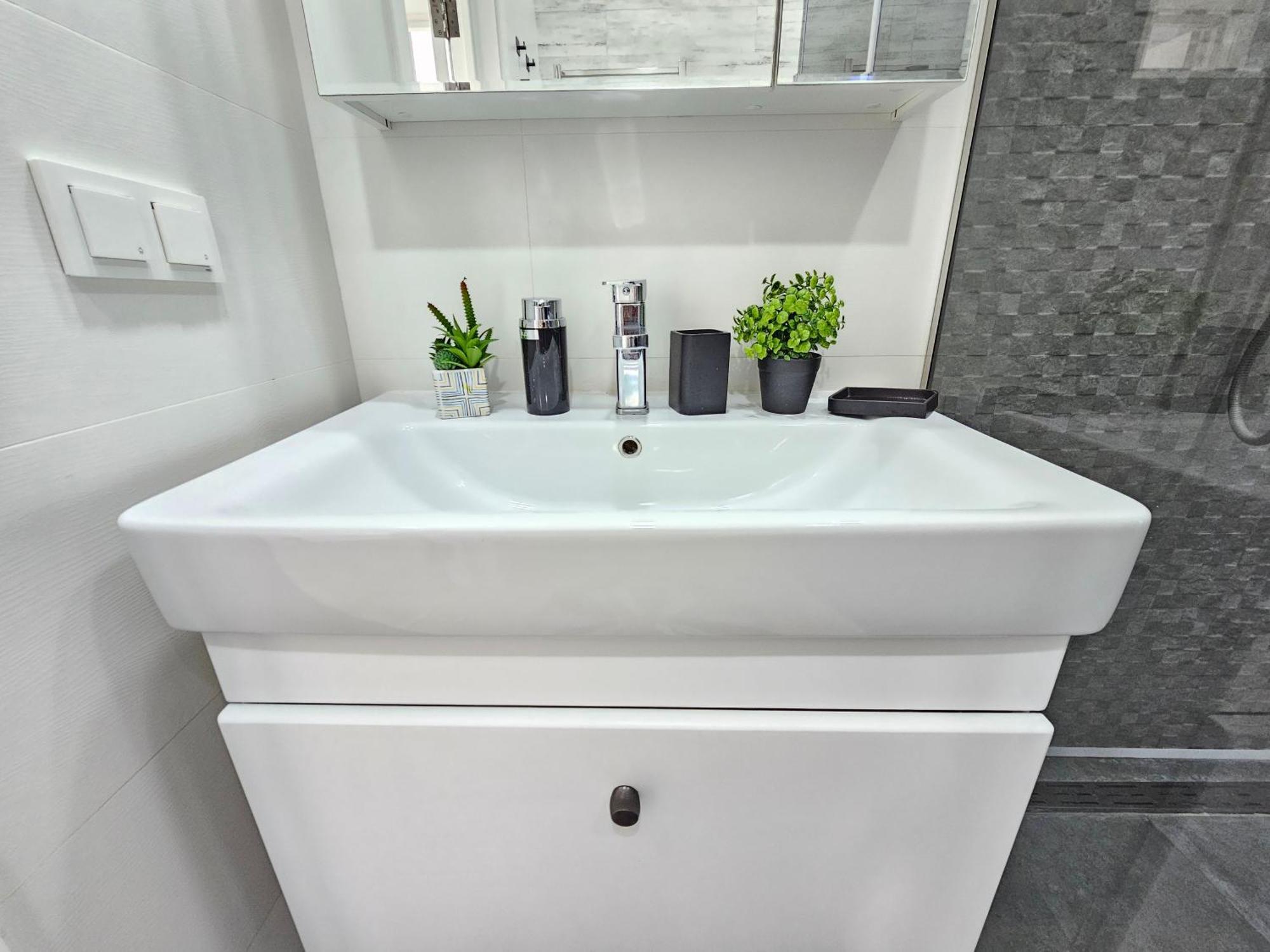 3 Room Gagarin Park Residential Complex Near Mega Shopping Mall Алма Ата Екстериор снимка