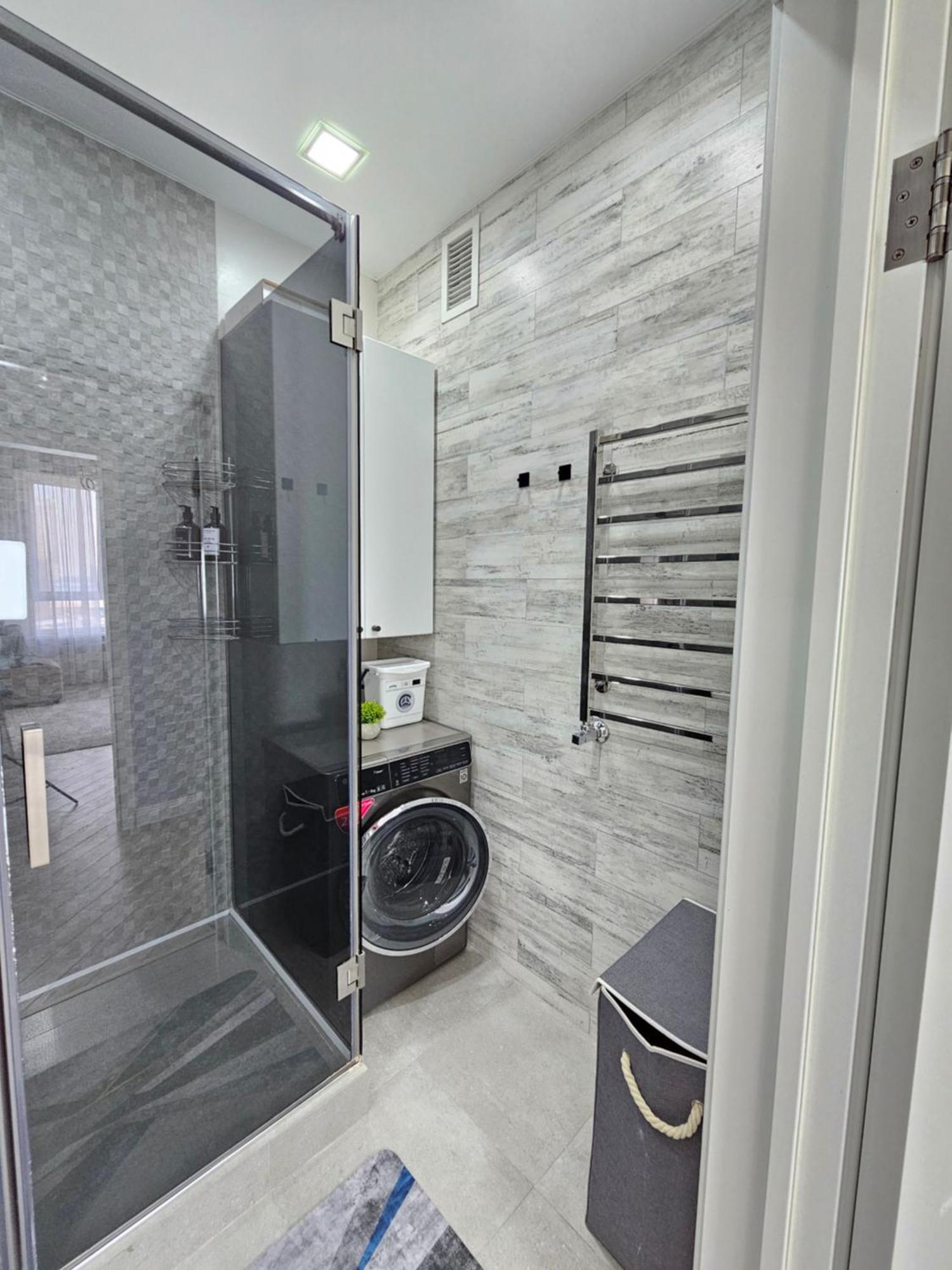 3 Room Gagarin Park Residential Complex Near Mega Shopping Mall Алма Ата Екстериор снимка