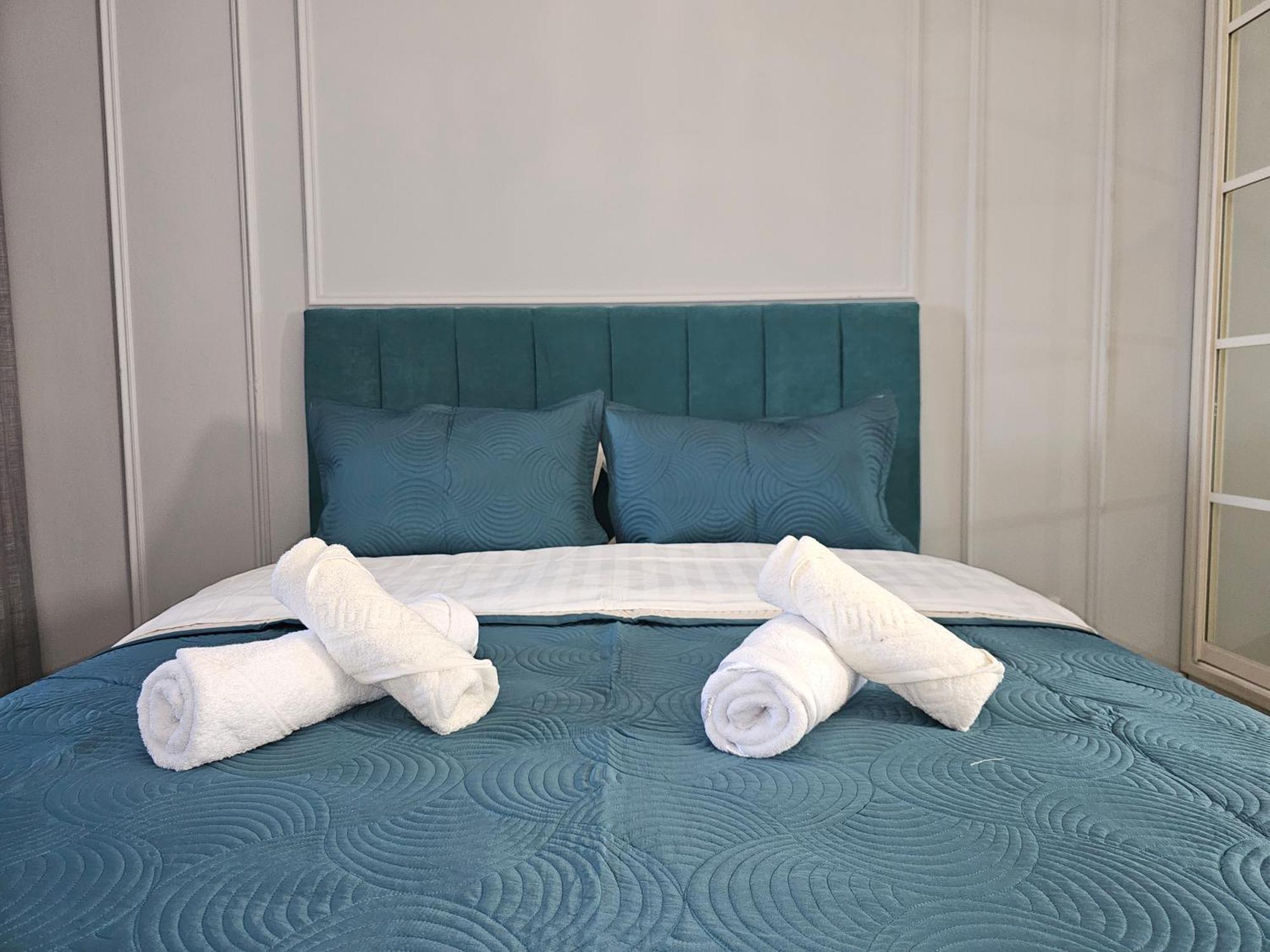3 Room Gagarin Park Residential Complex Near Mega Shopping Mall Алма Ата Екстериор снимка
